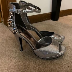 Gianni Bini dress heels